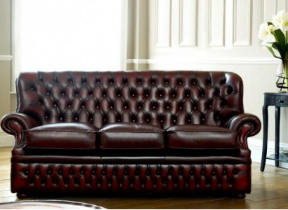 Brown Chesterfield 3-seater in antique style designer living room couch