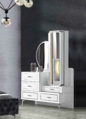 Bedroom bed nightstand dresser mirror wardrobe Chesterfield 5-piece set.