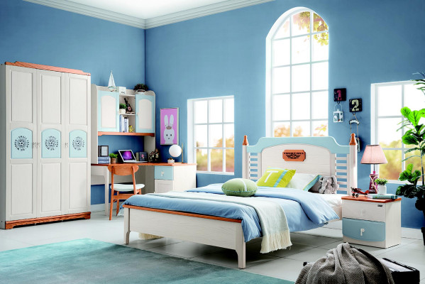 Bedroom set 5-piece. Bed, 2 bedside tables, desk, children's bed, solid wood furniture.