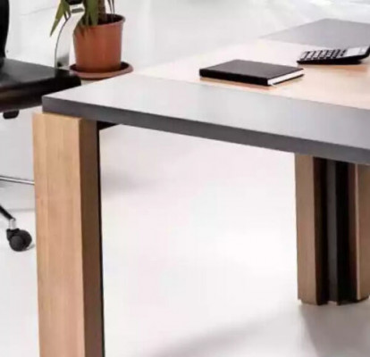 High-quality conference tables for efficient discussions and meetings.