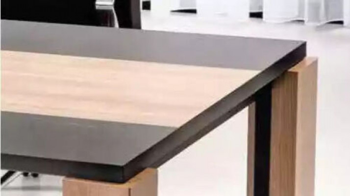 High-quality conference tables for efficient discussions and meetings.