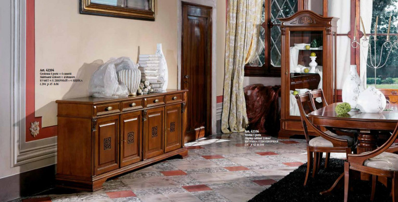 Luxurious sideboard with 4 doors and 4 drawers in brown color