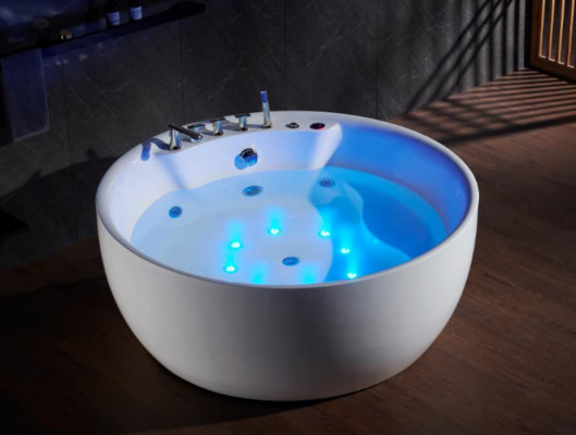 Indoor whirlpool bathtub whirlpool tub water jets spa tub relax 