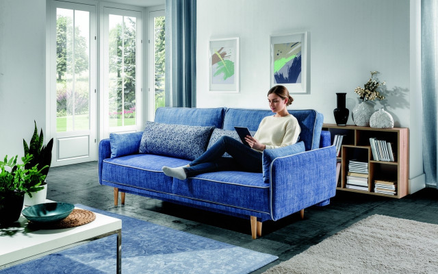 Mega comfortable modern 3-seater sleeper sofa in classic European style