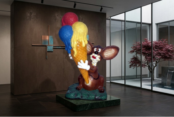 Design mouse with ice figure statue sculpture figures sculptures decoration ice cream parlor
