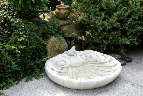 Bird Bath Decor Sculpture Design Figurine Statue Garden Figures Statues