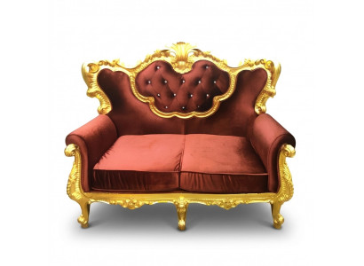 Chic 2-seater sofa with a bright color combination of elegant red and shiny gold tone in Baroque style