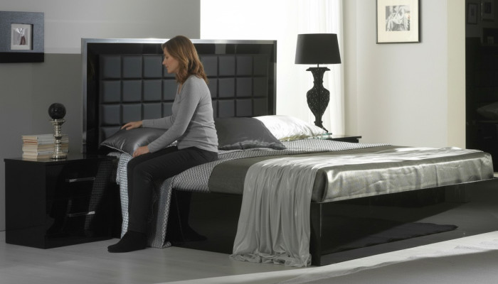 Bedroom furniture 3-piece set hotel bed + 2 high-gloss bedside tables Italy beds