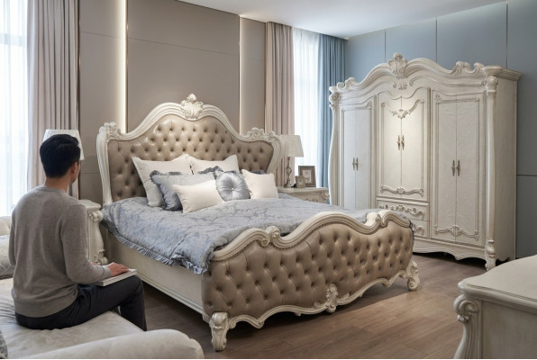 Luxury Classic Bedroom 4pcs. Bed Nightstands Wardrobe