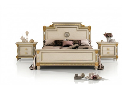 Bed + 2x Nightstands 3-piece Bedroom Set Designer Luxury Bedroom Baroque