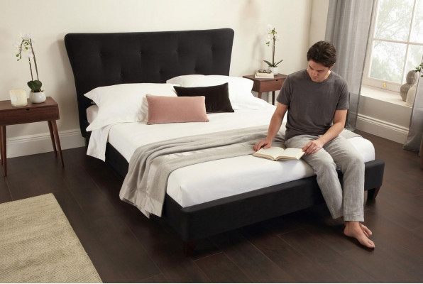Chesterfield Hotel Double Leather Bed Bedroom Upholstered Luxury Beds 140x200cm