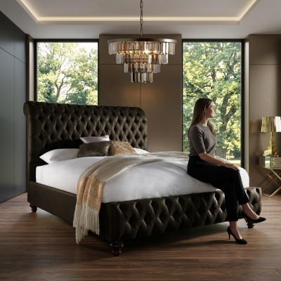 Large Chesterfield Luxury Designer Double Bed Bedroom Beds