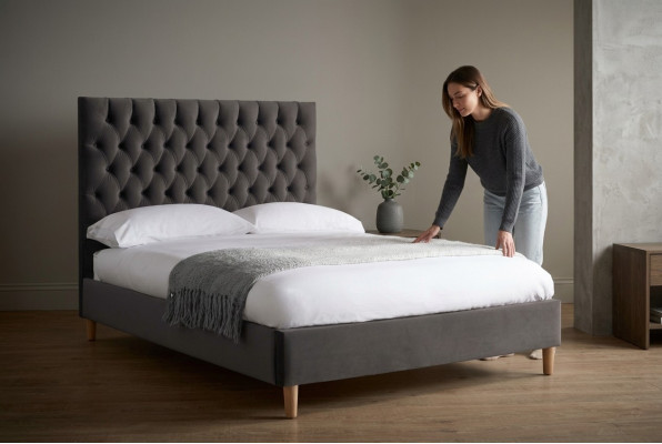 Chesterfield bed upholstered bed luxury double bedroom designer bed beds
