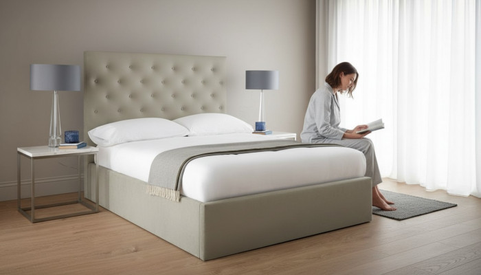 Chesterfield Bed Upholstered Bed Luxury Double Bedroom Designer Bed New Beds