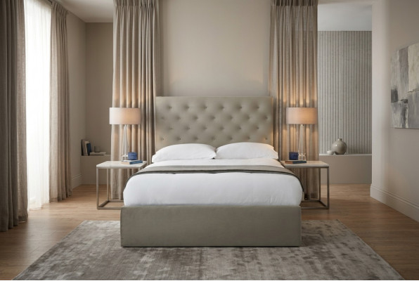 Chesterfield Bed Upholstered Bed Luxury Double Bedroom Designer Bed New Beds