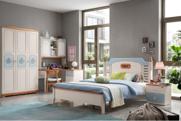 Bedroom set 5-piece. Bed, 2 bedside tables, desk, children's bed, solid wood furniture.