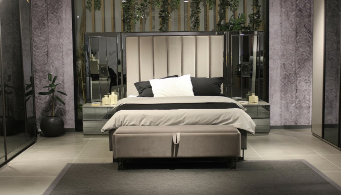 Exclusive luxurious bedroom set: bed, 2 nightstands & bench