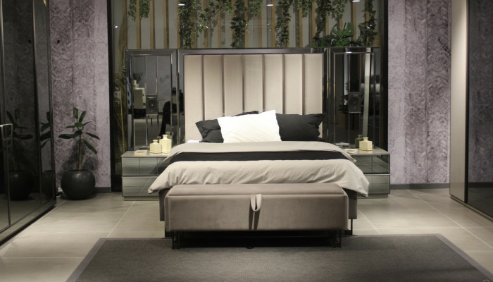 Bed 2x Nightstands Bench Design Bedroom Set 4-piece Luxury Furniture New