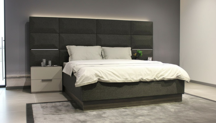 Luxury bedroom set designer bed with 2 nightstands, completely new 3 pieces.