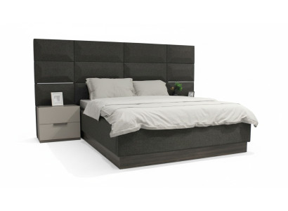 Luxury bedroom set designer bed with 2 nightstands, completely new 3 pieces.