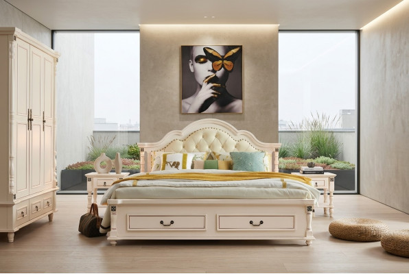 Chesterfield double bed & 2 side tables on turned legs