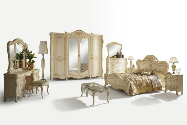Incomparable classic 10-piece Italian bedroom set