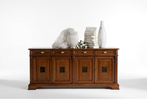 Luxurious sideboard with 4 doors and 4 drawers in brown color