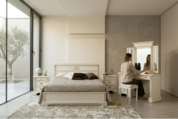 Classic bed with 2 nightstands, 3-piece bedroom set. Italian furniture, solid wood, baroque style.