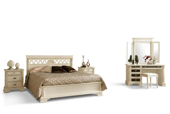 Classic bed with 2 nightstands, 3-piece bedroom set. Italian furniture, solid wood, baroque style.