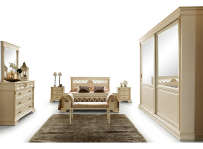 Bed + 2x Nightstand 3-piece Bedroom Set Solid Wood Designer Luxury Bedroom Baroque