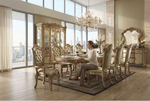 Royal Chesterfield Dining Set Noble Dining Table with Chesterfield x8 Chairs