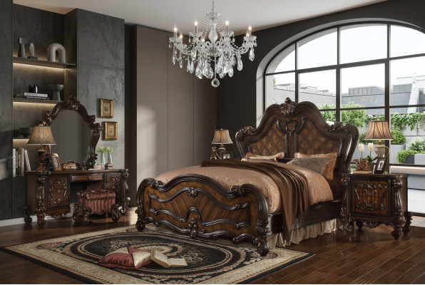 Chesterfield double bed, bed design, luxury beds, baroque antique style.