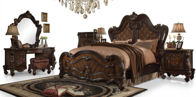 Chesterfield double bed, bed design, luxury beds, baroque antique style.