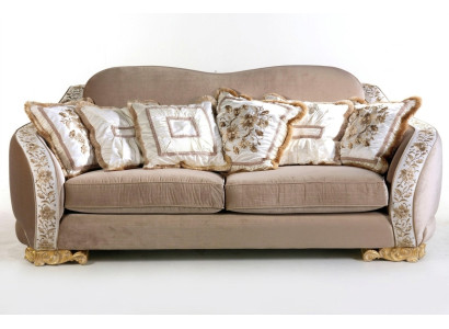 Classic Chesterfield Sofa Three-Seater for Stylish Living Spaces