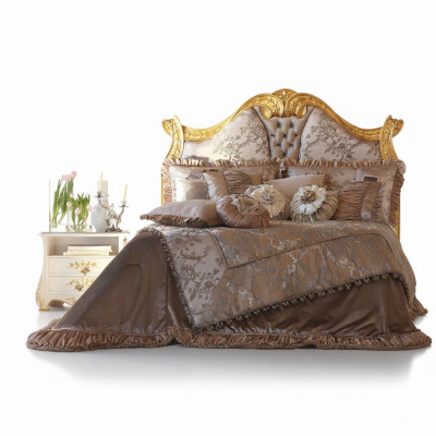 Luxurious Chesterfield-style headboard for your bed
