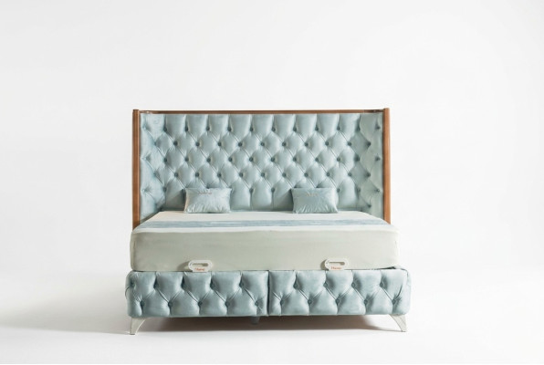 Bedroom set white metal bed Chesterfield luxury style 2 nightstands 3 pieces.