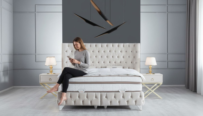 Bedroom Set White Box Spring Bed Chesterfield Elegant 2x Bedside Tables 3-piece.