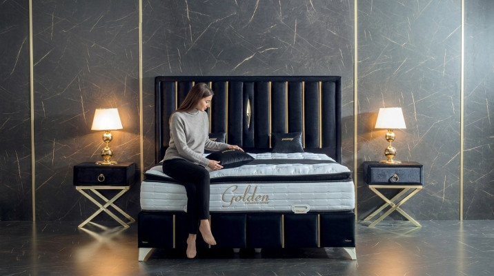 Luxury Bedroom Velvet Metal Bed Double Bed 2x Nightstand Bed Furniture 3-piece Set.