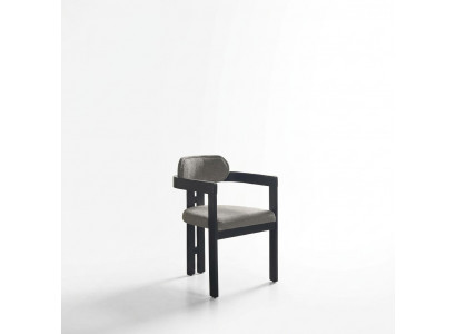 A state-of-the-art chair with an unusual shape and interesting legs with a comfortable gray-black backrest for the dining room.