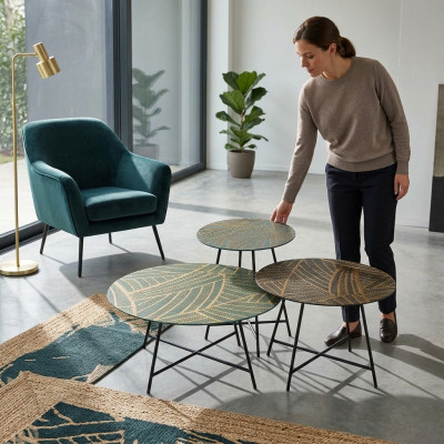 Set of 3 coffee tables, round design tables for the living room.