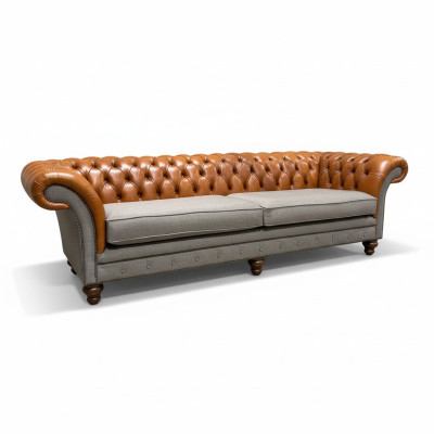 Classic 4-seater Chesterfield couch in brown - High-quality textile and elegant leather design