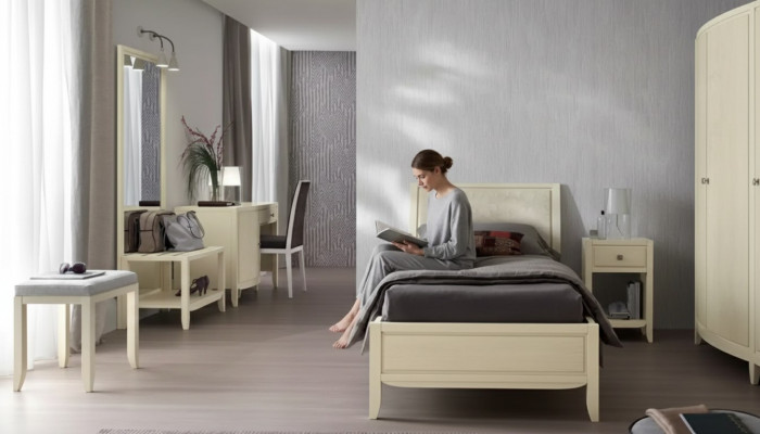 Luxury Complete Bedroom Set Beige Desk Bed Nightstand New
