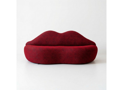 Designer 3-seater sofa red color in the shape of lips stylish seat cushion