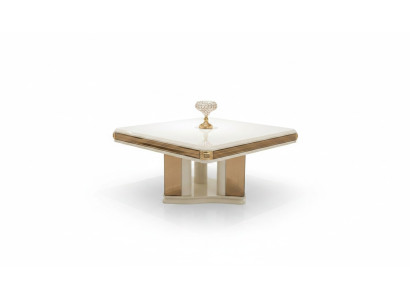 Eleganter Beigefarbener Holz-Couchtisch im modernen Stil