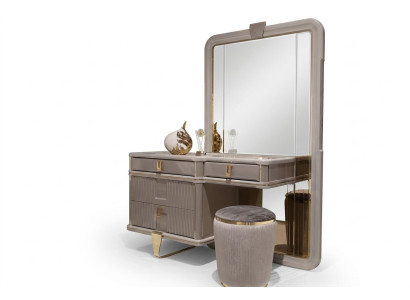 Eleganter Beiger Schminktisch aus Holz mit Spiegel und Hocker