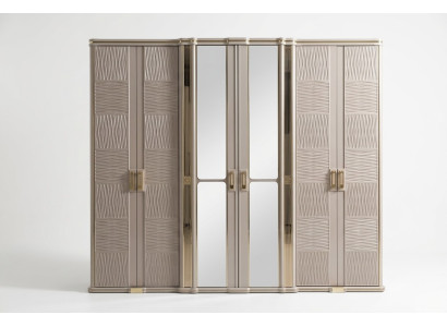 Beiger Holz Kleiderschrank im eleganten modernen Stil