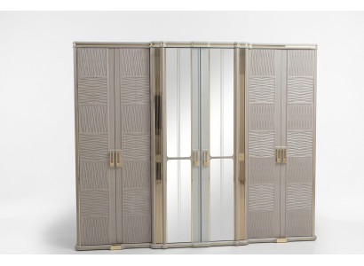 Eleganter grauer Kleiderschrank aus Holz im modernen Design