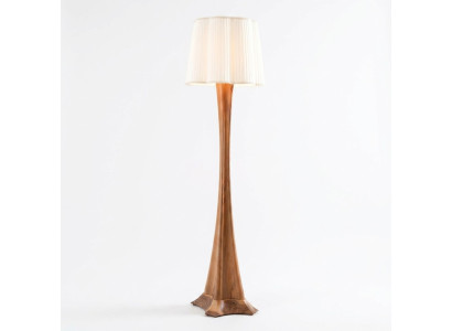 Braune Holzlampe im eleganten Design für gemütliches Ambiente