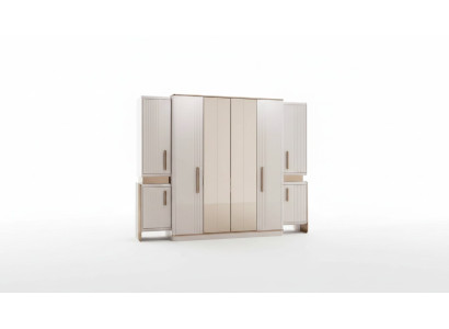 Beiger Holz Kleiderschrank modern & geräumig