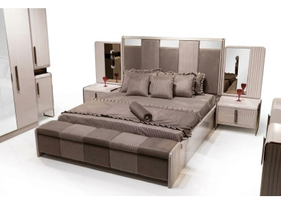 Elegantes Schlafzimmer-Set aus Holz in Beige mit Bett, Bank